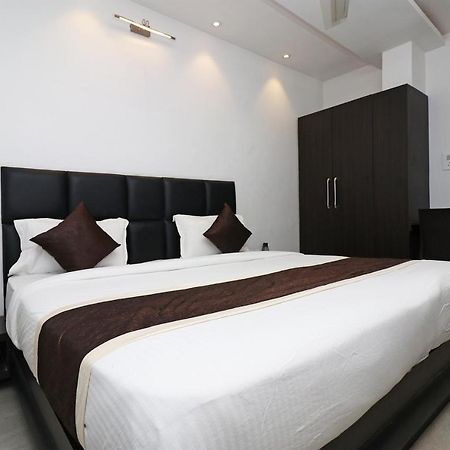 Oyo 23009 Hotel Maxx Lucknow Exterior foto