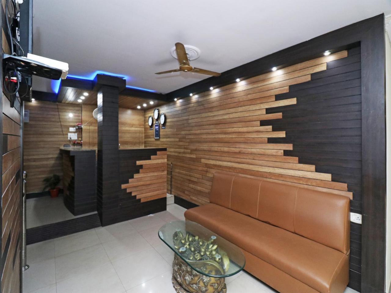 Oyo 23009 Hotel Maxx Lucknow Exterior foto