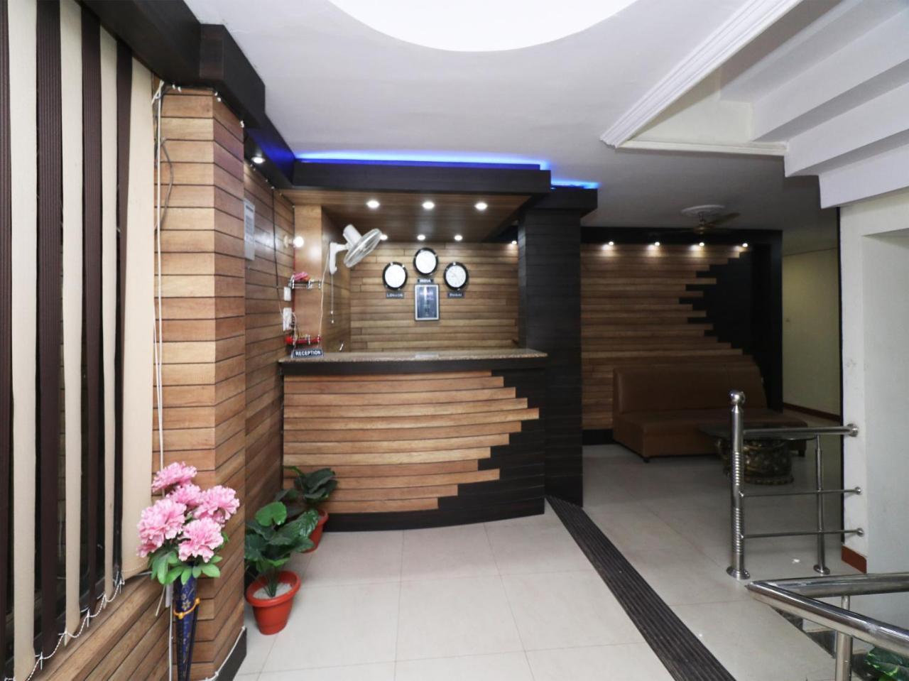 Oyo 23009 Hotel Maxx Lucknow Exterior foto