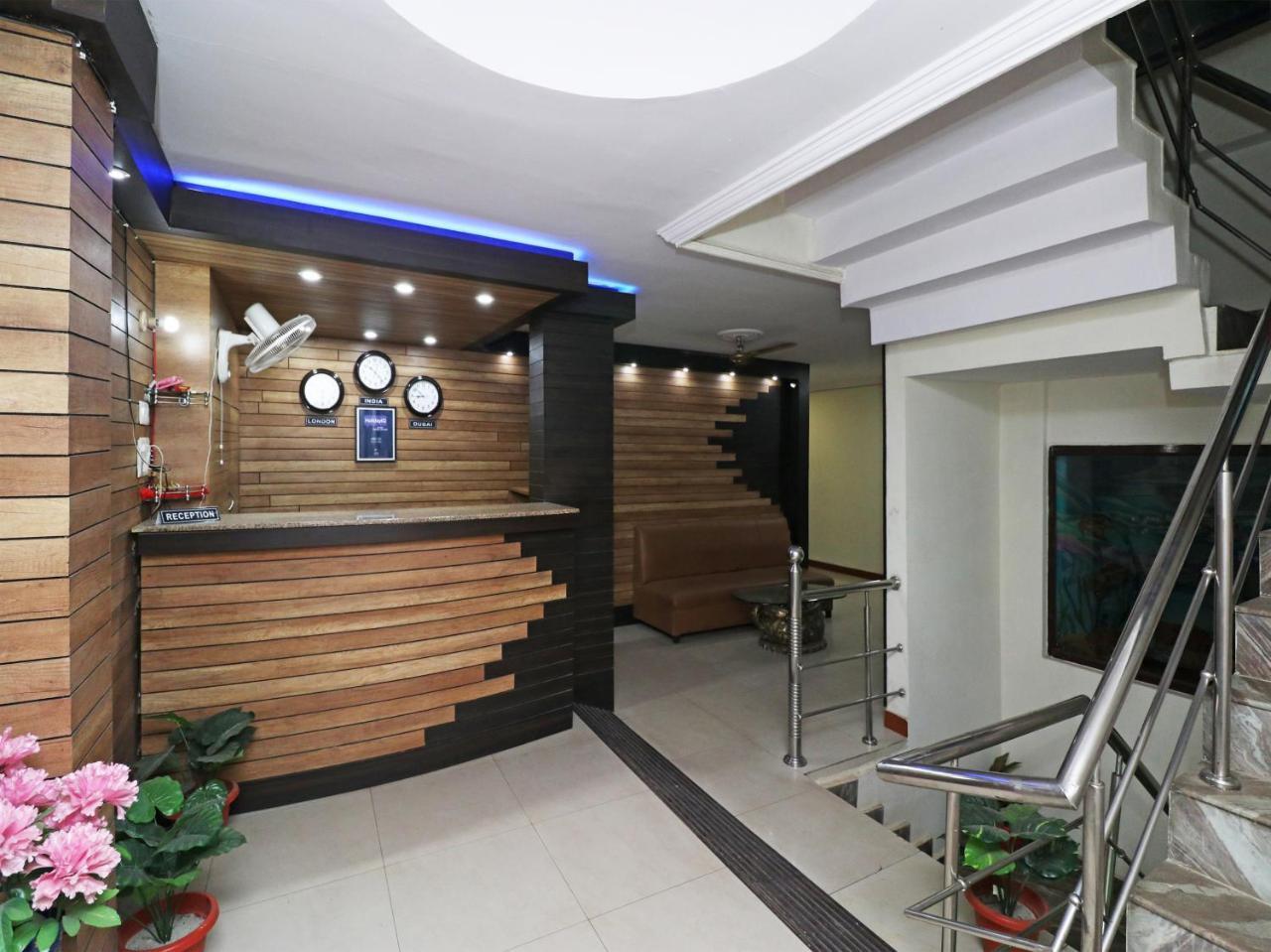 Oyo 23009 Hotel Maxx Lucknow Exterior foto
