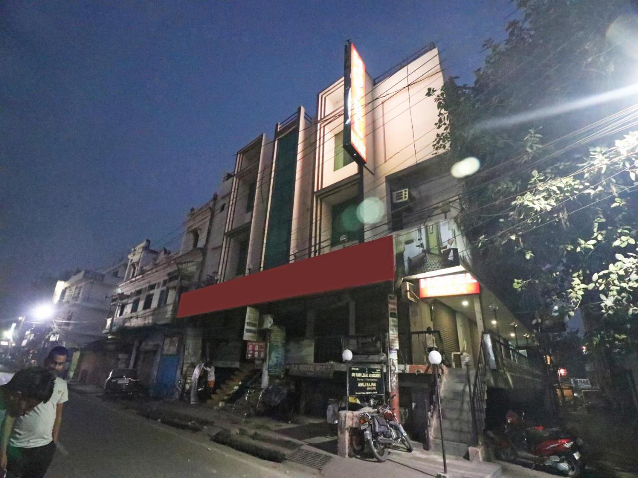 Oyo 23009 Hotel Maxx Lucknow Exterior foto