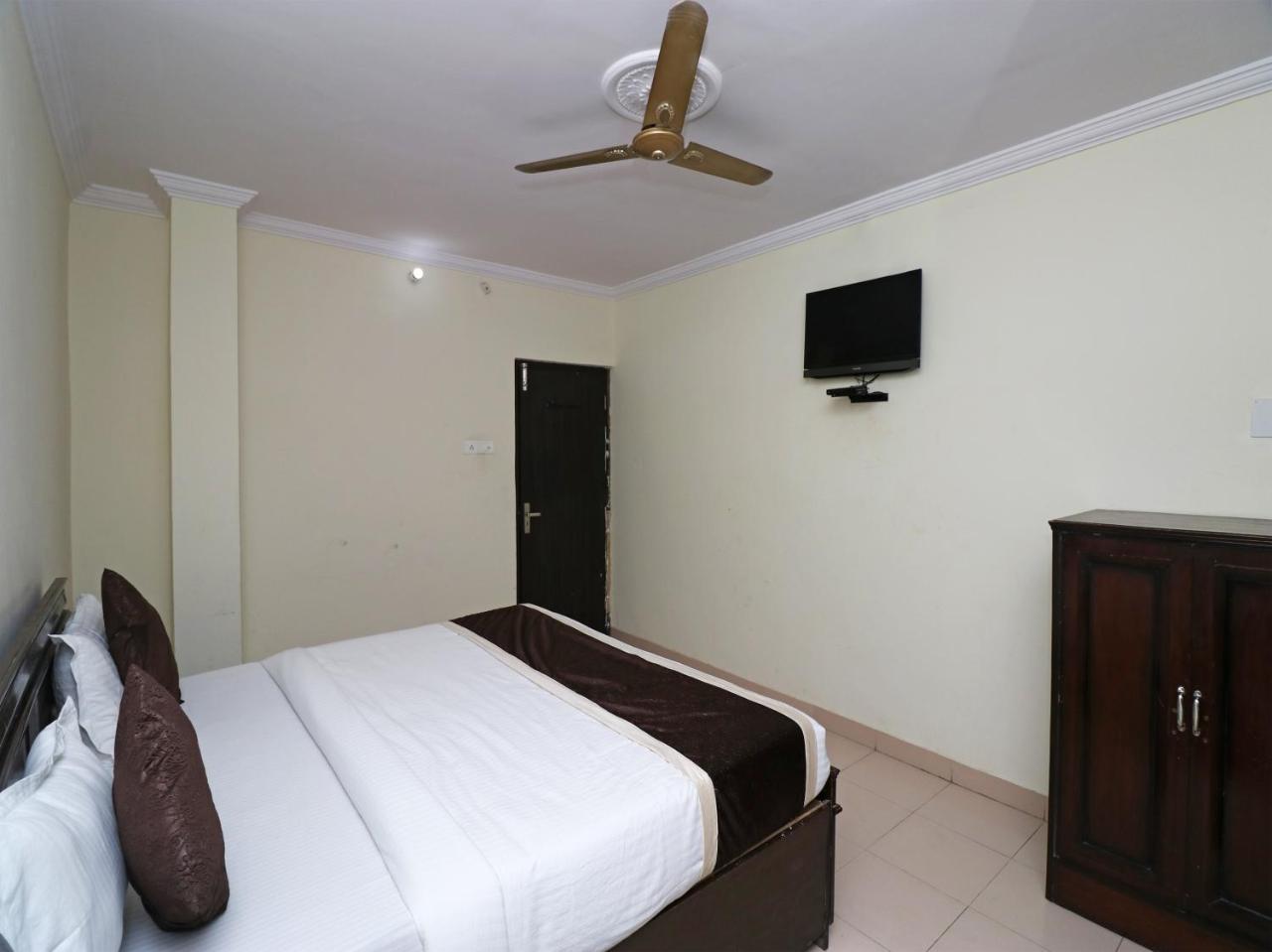 Oyo 23009 Hotel Maxx Lucknow Exterior foto