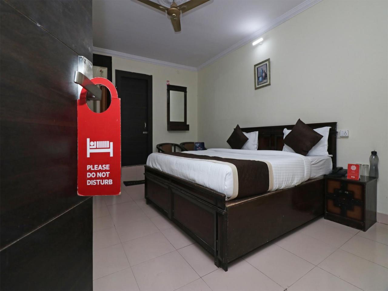 Oyo 23009 Hotel Maxx Lucknow Exterior foto