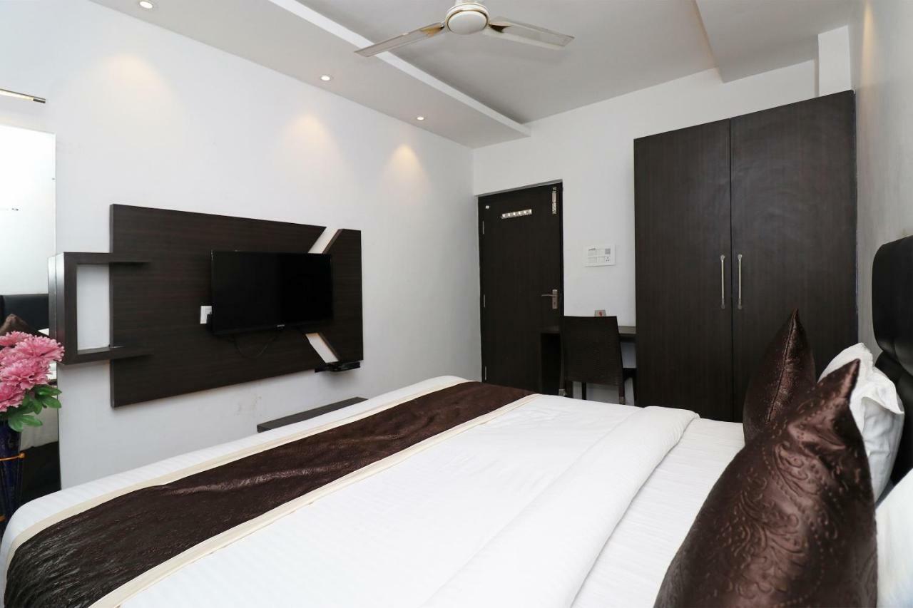 Oyo 23009 Hotel Maxx Lucknow Exterior foto