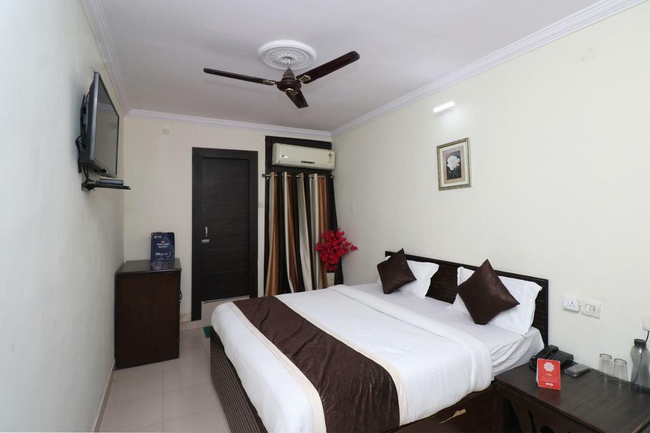 Oyo 23009 Hotel Maxx Lucknow Exterior foto